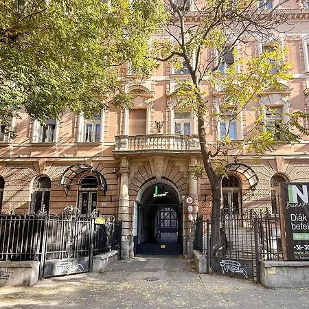 Cute Nest For Couples With Ac Appartement