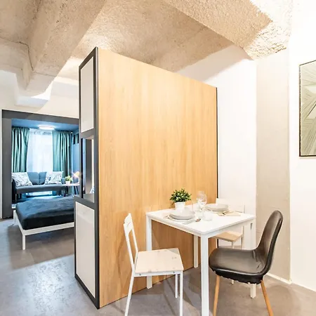 Cute Nest For Couples With Ac