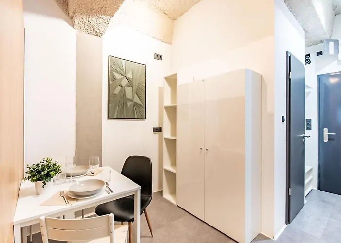 Cute Nest For Couples With Ac Appartement